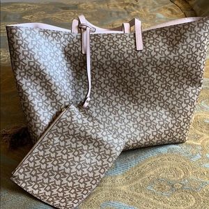 Really nice And spacious tote Bag